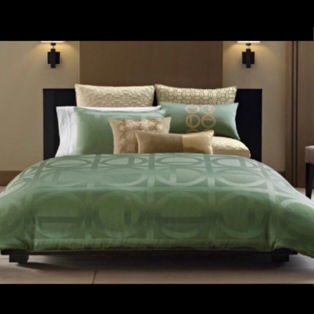 Macy’s Hotel Collection King Duvet & Bed Skirt